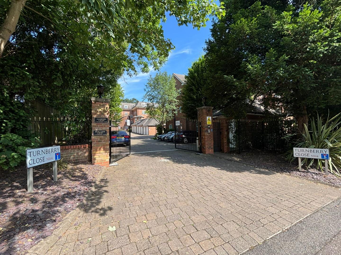 Turnberry Close, Hendon, NW4, London